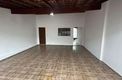 Casa exclusiva para aluguel em vila industrial, bauru – 2 quartos, 2 vagas, frente