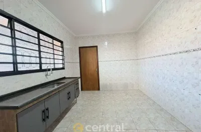 Casa com 3 quartos para alugar no Jardim de Allah, Bauru 