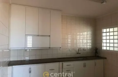 Sobrado | locação | 3 quartos | 2 banheiros | 2 vagas | varanda gourmet | agudos sp