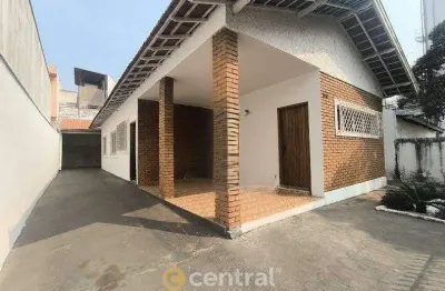 Casa com 3 quartos para alugar no Jardim Brasil, Bauru 
