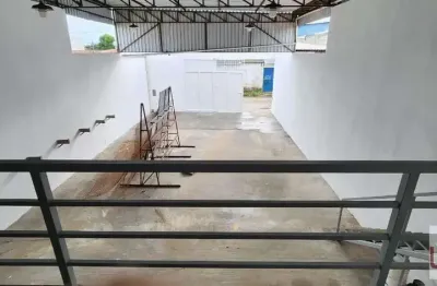 Galpão no bairro tomba  próximo ao cis-  feira de santana