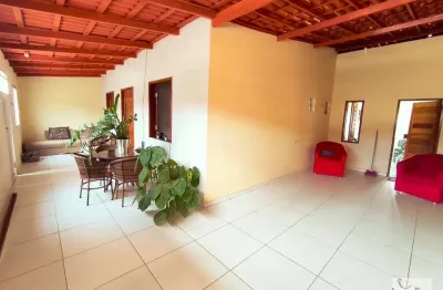 Casa com 3 quartos à venda no Tomba, Feira de Santana 