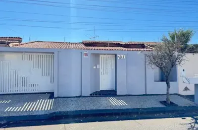 Linda casa para alugar. 4 quartos. piscina e churrasqueira em uberlândia