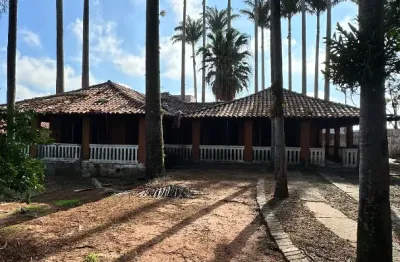 Linda Chácara dentro da cidade, há 5 minutos do centro da cidade