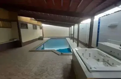 Belissima casa 6/4 sendo 03 suites 450m² de esquina em capim macio