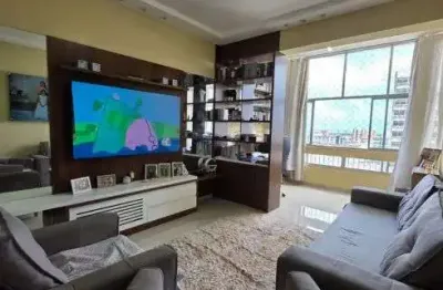 Belíssimo apartamento reformado 2/4 suite + dependência no condomínio salmar