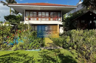 Aluguel por temporada de casa com 05 suítes em condomínio à beira mar de muro alto