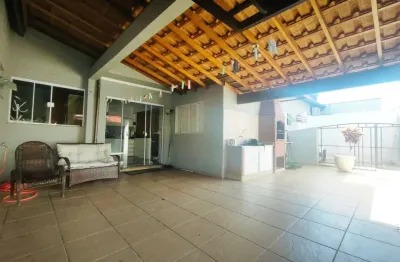 Casa com 3 quartos à venda na Rua Maria Amélia Orzari, 356, Parque Tiradentes, Araras