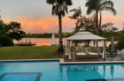 Linda mansão de luxo em frente ao lago no condomínio lago azul