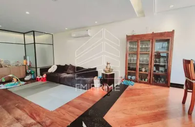 Lindíssima casa à venda!!  3 andares -  4 dormitórios (1 suíte + closet)