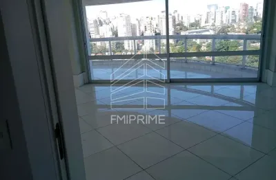 Cobertura duplex com vista panorâmica. amplo jardim e terraços.
