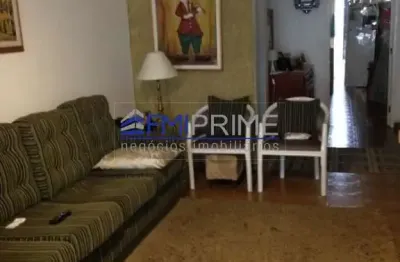 Sobrado à venda, vila madalena, rua tranquila, mas próxima a comercio em geral e metro e ônibus.