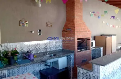 Térrea  3 dormitórios  2 banheiros, quintal,  2 vagas  reformada.