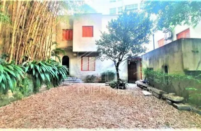 Sobrado de vila para alugar em Higienópolis, quintal amplo e arborizado