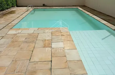 Apartamento 2 dormitorios  com vaga  livre demarcada e piscina.