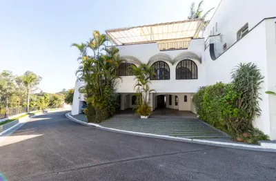 Casa no condomínio condomínio arcobaleno para venda com 5 quartos, sendo 3 suítes, 390m²