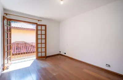 Casa em condomínio para venda e locação com 3 quartos, sendo 3 suítes , 220m²