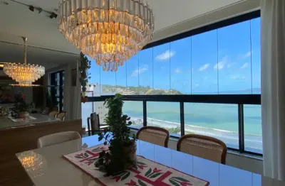 Pé na areia, 3 suítes e o mar como vizinho — viva o centro de itapema como ninguém.