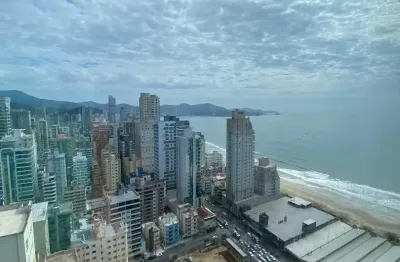 No coração de meia praia, um apartamento que traduz elegância, vista mar e qualidade de vida. um cenário perfeito para viver seus melhores dias.