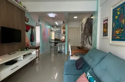 Apartamento de 2 dormitórios para locação de temporada a poucos metros da praia de bombas, na melhor localização da cidade e rua com saída direto para a praia