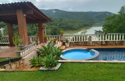 Lindíssima chácara à venda em Nazaré Paulista com vista para represa