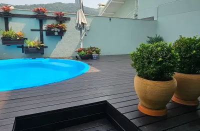Linda cobertura com 4 dormitórios  localizada na  area norte da praia dos ingleses