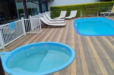 Linda casa com 4 suítes, localizada em condomínio fechado proximo ao mar na Praia dos Ingleses