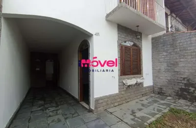 Casa com 3 quartos para alugar no Sam Remo, Volta Redonda  por R$ 2.100