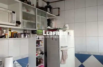 Casa com 2 quartos à venda na Avenida Albert Einstein, 01, Núcleo Residencial Isabela, Taboão da Serra