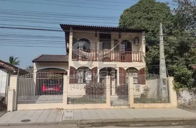 Casa de dois pavimentos com 4 dormitórios + edícula com dep. + piscina