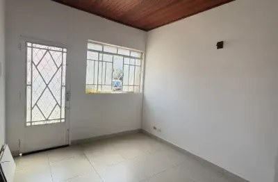 Ótima casa térrea 90m² com 2 quartos na quarta parada próximo ao metrô belém