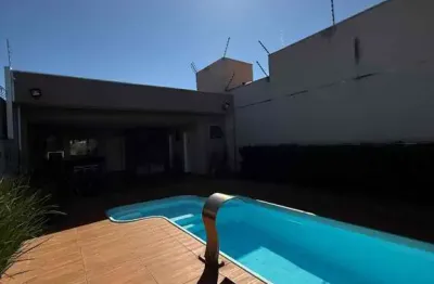 Casa com 3 quartos à venda na Rua Augusto Campanha, 43, Jardim Paulista, Maringá