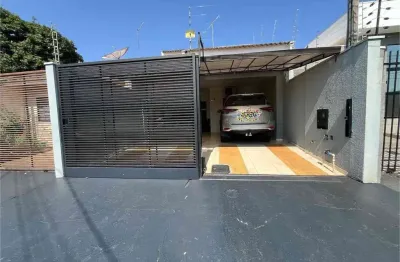 Casa com 3 quartos para alugar na Rua Frei Caneca, 542, Jardim Liberdade, Maringá