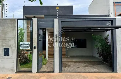 Casa Alto Padrão no Jardim Espanha com 3 Quartos, Suíte com Vista para a Piscina e Acabamentos Prem