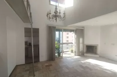 Loft duplex com 2 suítes e vista livre a 50m do metrô fradique – pinheiros