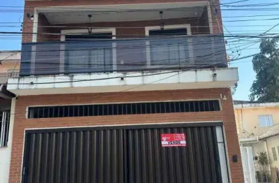 Sobrado de 03 dormitórios, sendo 01 deles suíte, a venda no jaraguá, a 10 minutos a pé da estação de trem, próximo ao mercado violeta, bancos e comércios em geral.