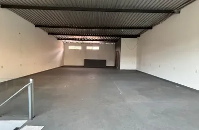 Aluguel de galpão / salão – 180 m² – 2º andar – entrada independente e saída de emergência