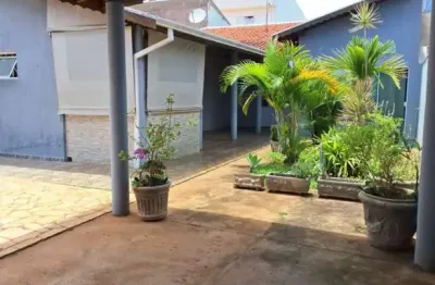 Casa para Venda em Botucatu, Altos do Paraíso, 2 dormitórios, 1 suíte, 2 banheiros, 2 vagas