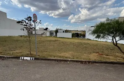 Lindo terreno  com ótima topografia condomínio residencial jardim plano!