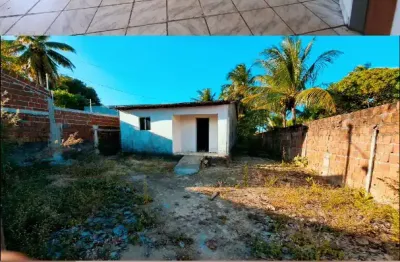 Terreno com pequena construção na praia de jacumã há aproximadamente 1000 metros do mar