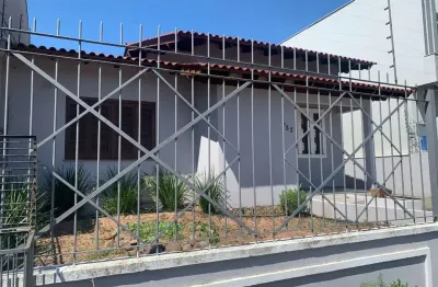 Casa com 2 quartos à venda na dr severo da silva, 783, moinhos de vento, canoas por r$ 740.000