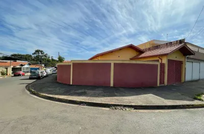 Ótima casa de esquina, terreno grande, ótimo ponto comercial, 3 dormitórios grandes e um salão separado, parque primeiro de maio, piracicaba, sp