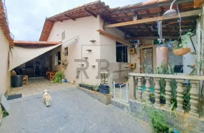 Casa com 2 quartos à venda em Copacabana, Belo Horizonte  por R$ 485.000