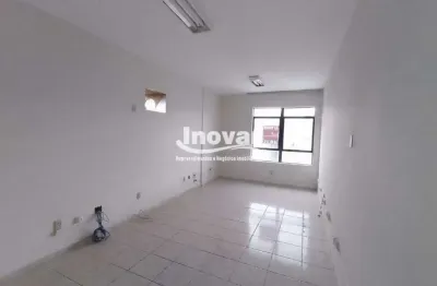 Sala com 23m2, piso em cerâmica, 1 vaga de garagem, próximo rua prata