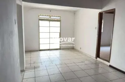 Casa 02 quartos com aproximadamente 150 m2,sala para 2 amb, cozinha, com 02 vagas de garagem no bair