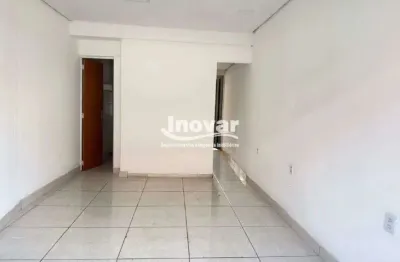 Loja com aproximadamente 26m² no centro comercial do bairro