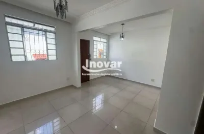 Casa duplex 3 quartos, sala 2 ambientes, cozinha com armários, banho de empregada, área de serviço grande, 1 vaga de estacionamento, px rua josé cleto