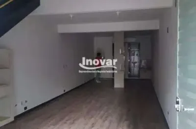 Loja de 80 m² sendo pavimento térreo e mezanino, ar condicionado, fachada em vidro, banho, depósito,