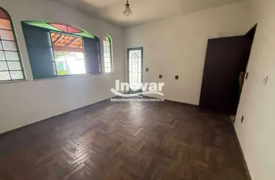 Excelente casa em lote de 360m2, 3 quartos com 5 vagas de garagem + edícula no coração do betânia
