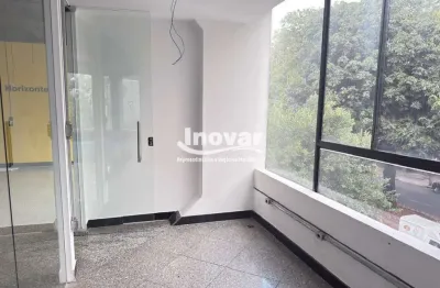 Andar corrido com 400m² de área dividido em salas com grande área livre